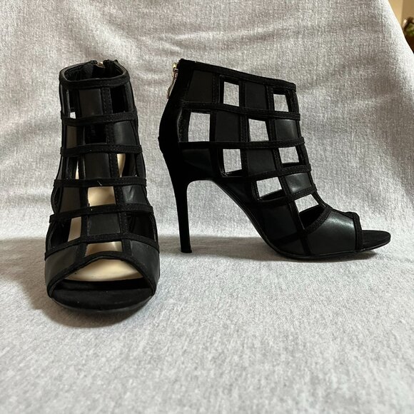 NYLA Juliet Black Back-Zip Peep-Toe Booties. Size 7 - Picture 2 of 12